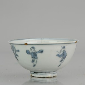 Antique Chinese 16th Porcelain Ming Bowl Jiajing or Wanli Boys playing[:...