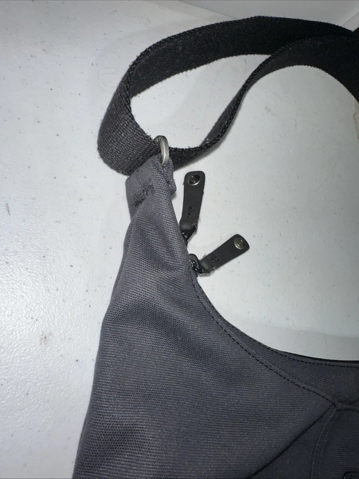 Bolsa tiracolo Timbuck2 cinza - Imagem 4 de 4