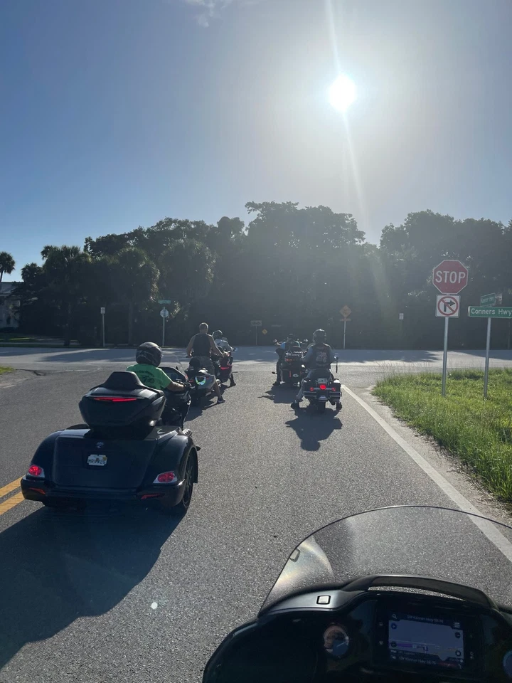 Ride Captains and Tail-Gunners: The Complete Guide to Motorcycle Group Riding Foto 3 de 4