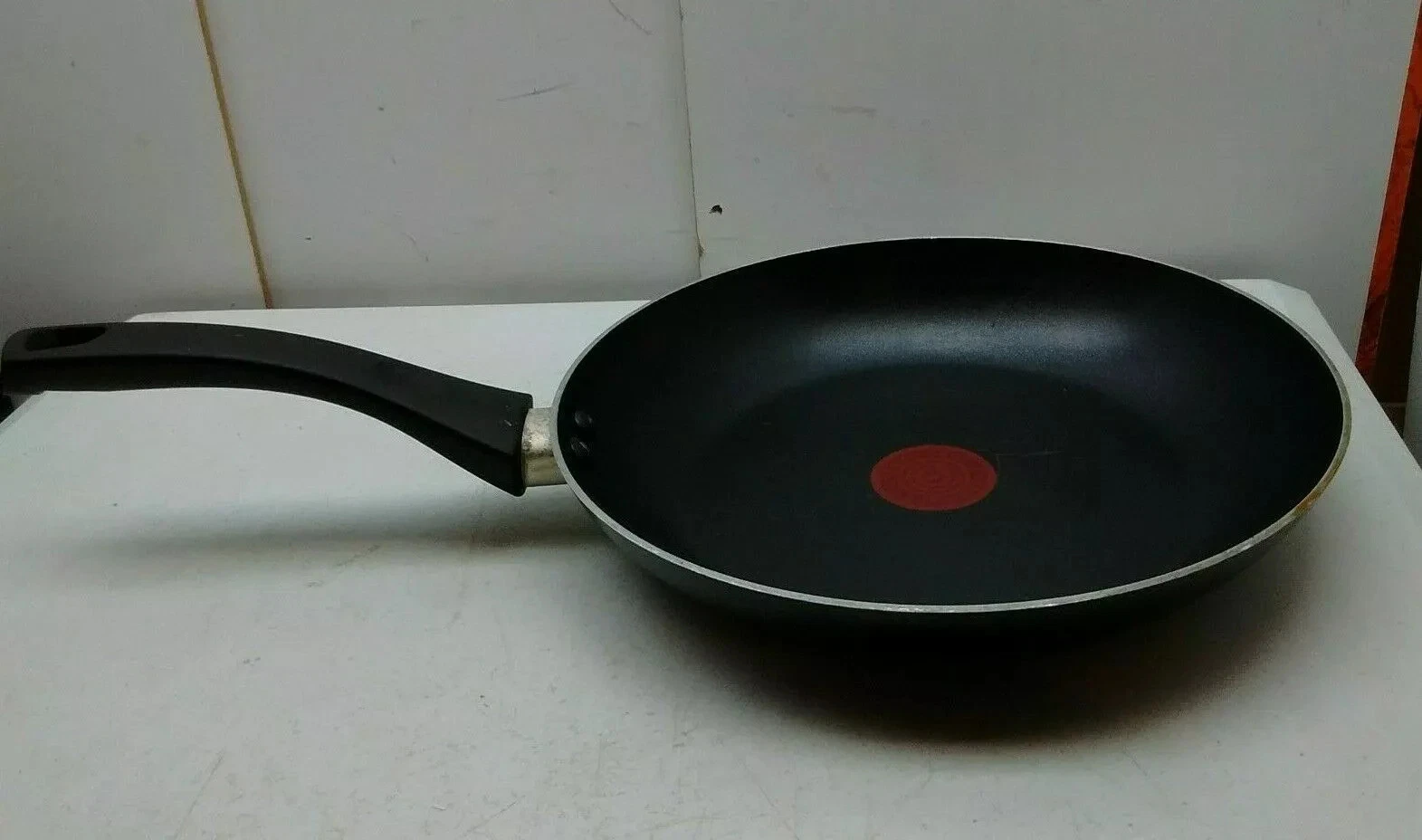 T-Fal Aluminum Thermo-Spot 10" Skillet Omelette Egg Saute Stir Fry Pan