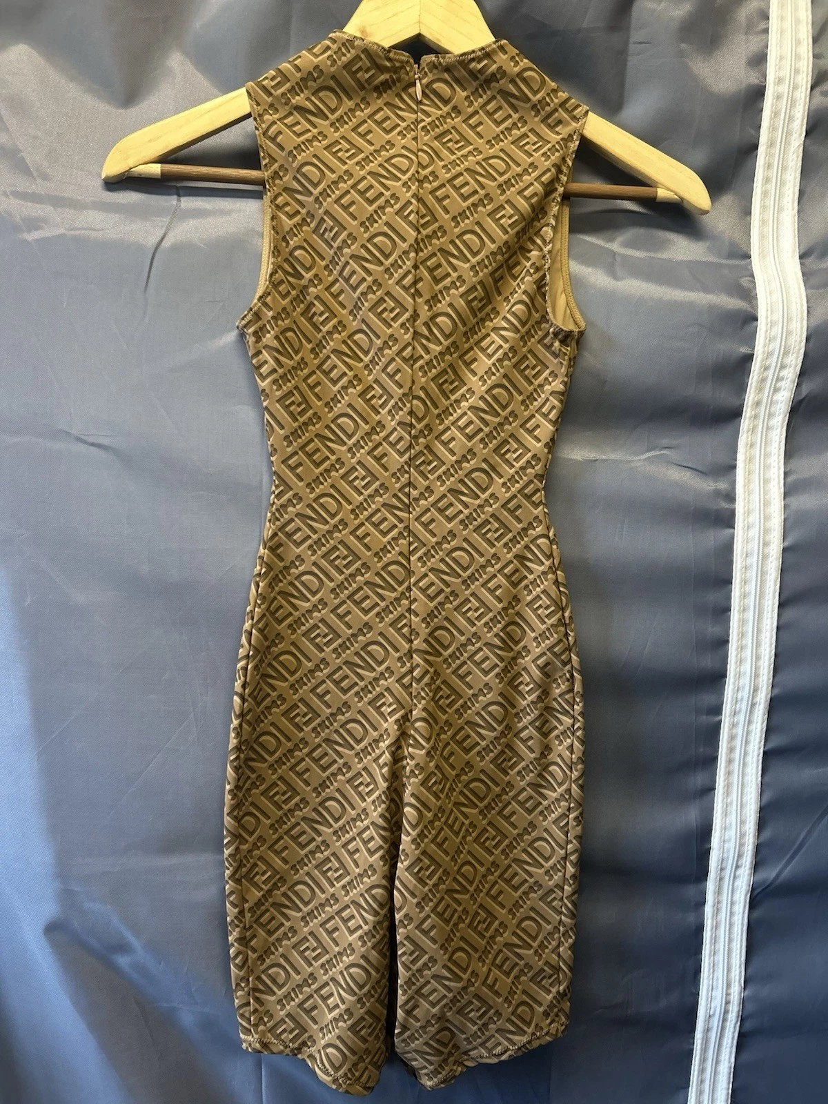 Body vestito Fendi Skims senza maniche firma logo marrone metà coscia