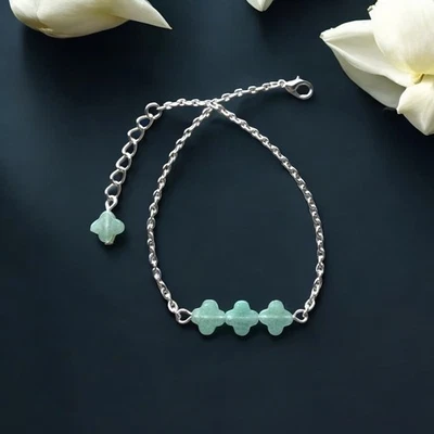 Green Agate Clover Bar Bracelet, Silver Plated Chain, Adjustable, Gift for Her - Image 1 of 4
