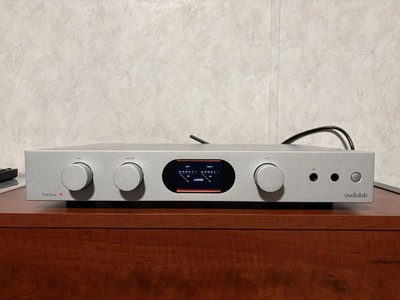 Audiolab 7000A Stereo Integrated Amplifier w/Bluetooth and built-in DAC (Silver)