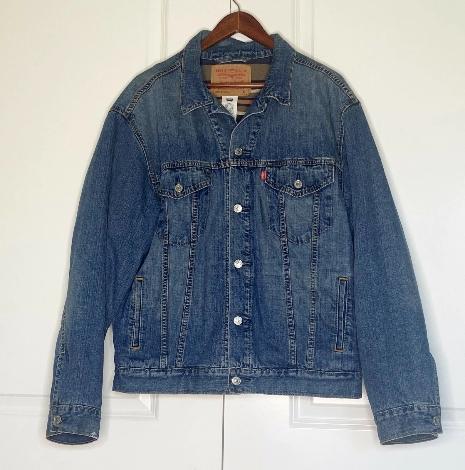 LEVI STRAUSS & CO. DISTRESS BLUE QUILTED DENIM JACKET Size: L