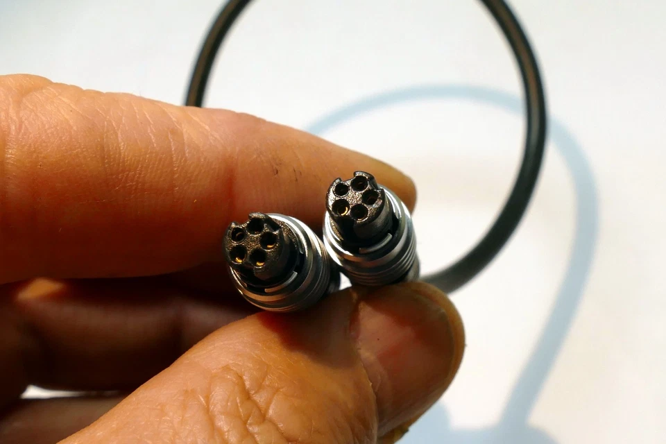 Olympus OM TTL Grip 2 Cord Flash Sync Cable ( 1 foot - 5 pin) long T32 - Image 3 of 4