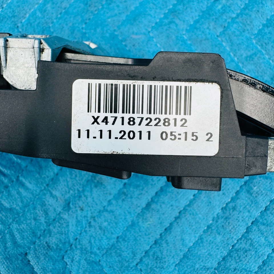 Pestillo de cerradura de puerta delantera derecha BMW 650i 2012-2017 OEM 7187228 Foto 2 de 4