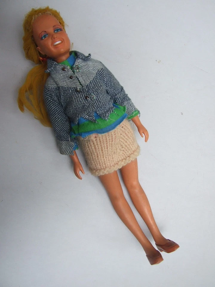 VINTAGE  1974 BARBIE DOLL  G.M.F.G.I.-CINCINNATI  OHIO HK 12'' HIGH COLLECTABLES - Image 3 of 4