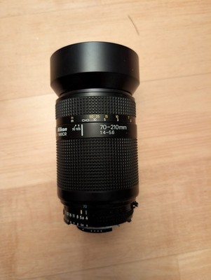 Nikon AF Nikkor 70-210mm 1:4-5.6D Objektiv  für  Voll Format  F Bajonett. 
