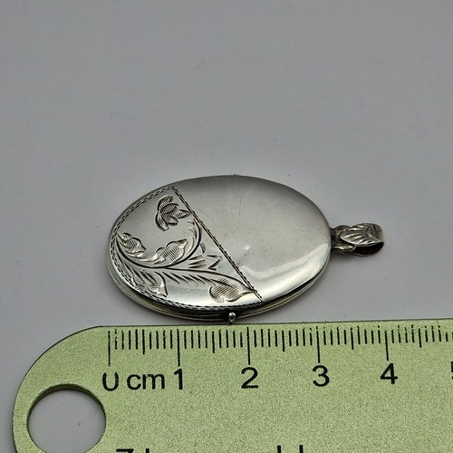 Vintage Sterling Silver Oval Locket with Scroll Engraving - Picture 16 of 17