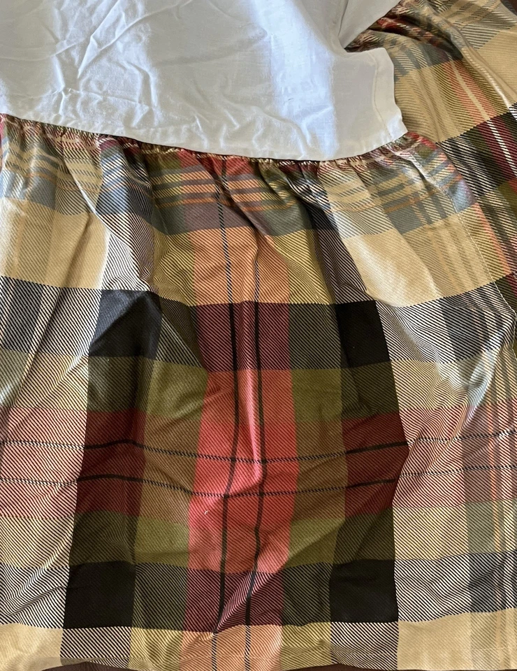 "Falda de cama Chaps Queen River Valley a cuadros verde negro rojo crema 15"" caída" Foto 3 de 4