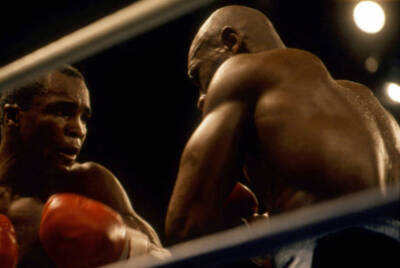 Marvin Hagler Sugar Ray Leonard Boxing Match on April 6 1987 in Ca- Old Photo 12