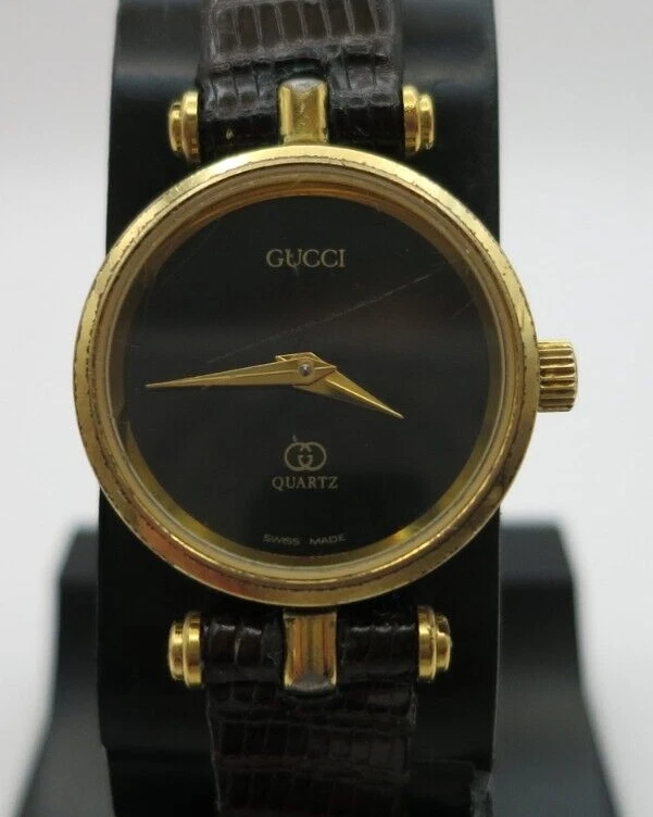 Montre à quartz suisse vintage Gucci pour femme Stack   pile neuve