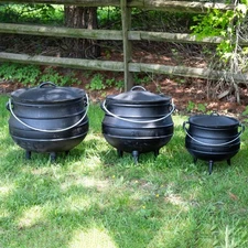 Lehman's Campfire Cooking Kettle Pot - Cast Iron Potjie with 3 Legs and Lid