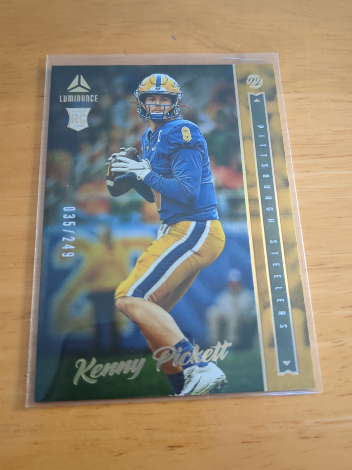 2022 Panini Luminance - Rookie Kenny Pickett #101 Gold /249 (RC)