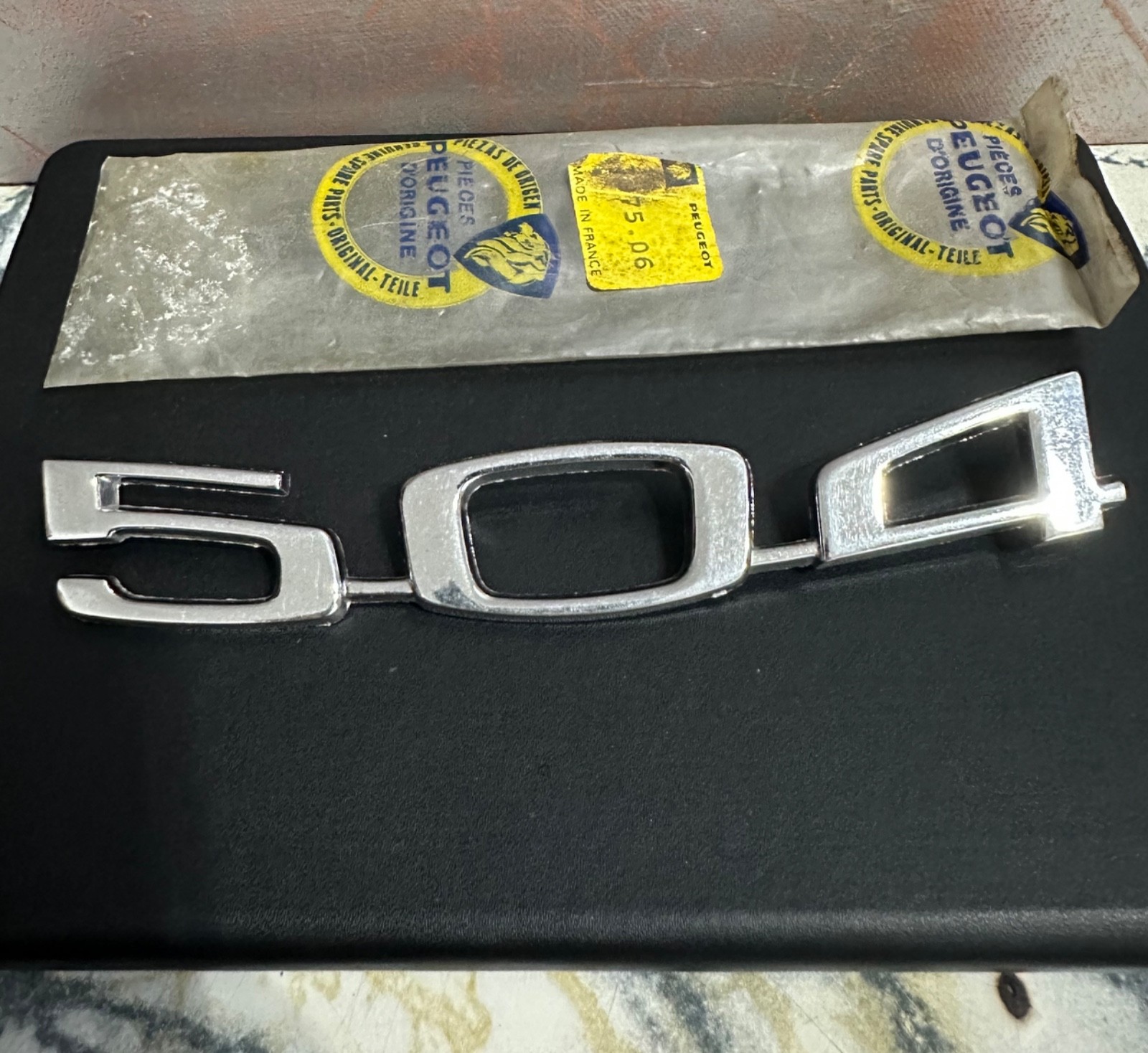Monogramme de capot Peugeot 504 insigne de calandre d'époque pour rallye historique