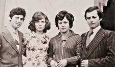 Photo Vintage Romania Romanian Two Attractive Young Women and Men 1439