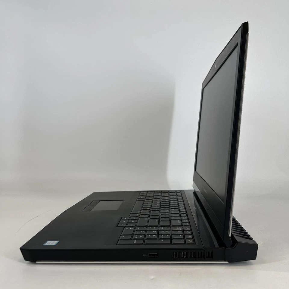 Dell Alienware 17 R4 FHD i7-7700HQ 16GB 1TB SSD/1TB HDD GTX 1060 Very Good - Image 4 of 4