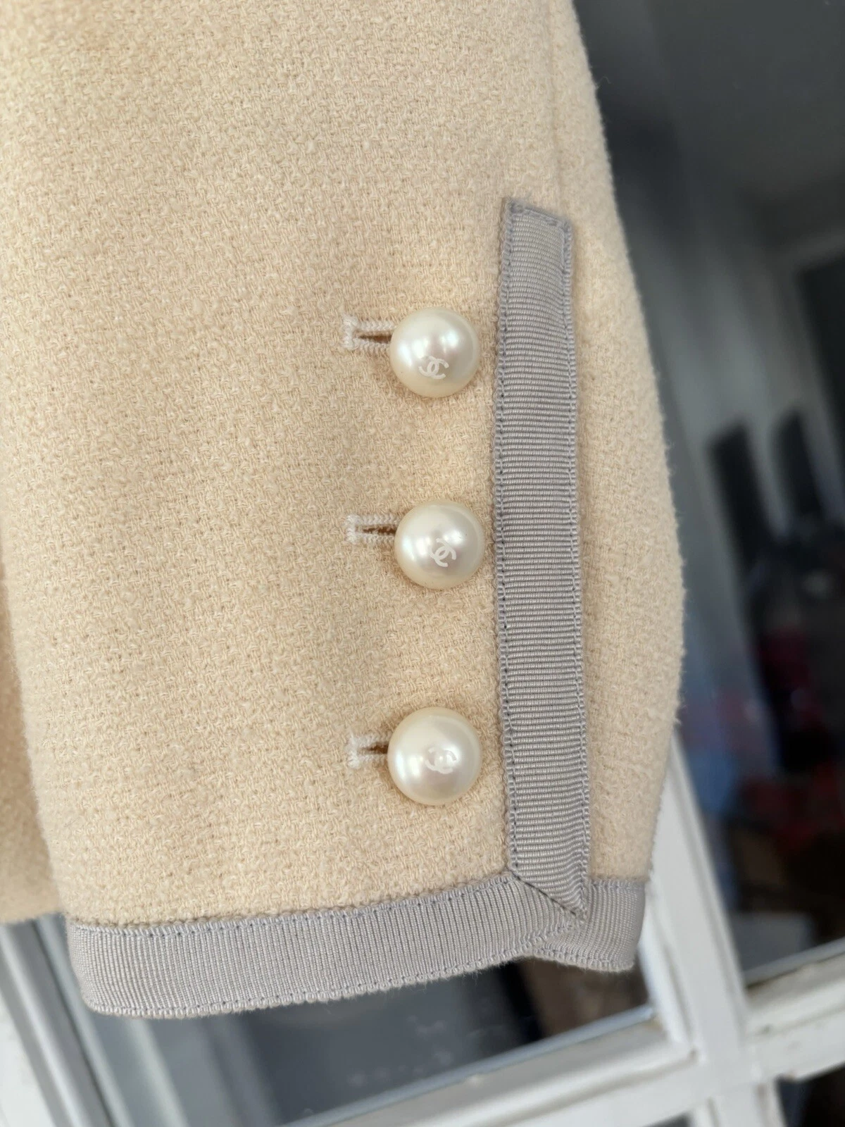 Giacca Chanel usata lana panna con fodera in seta con perle finte taglia FR 40