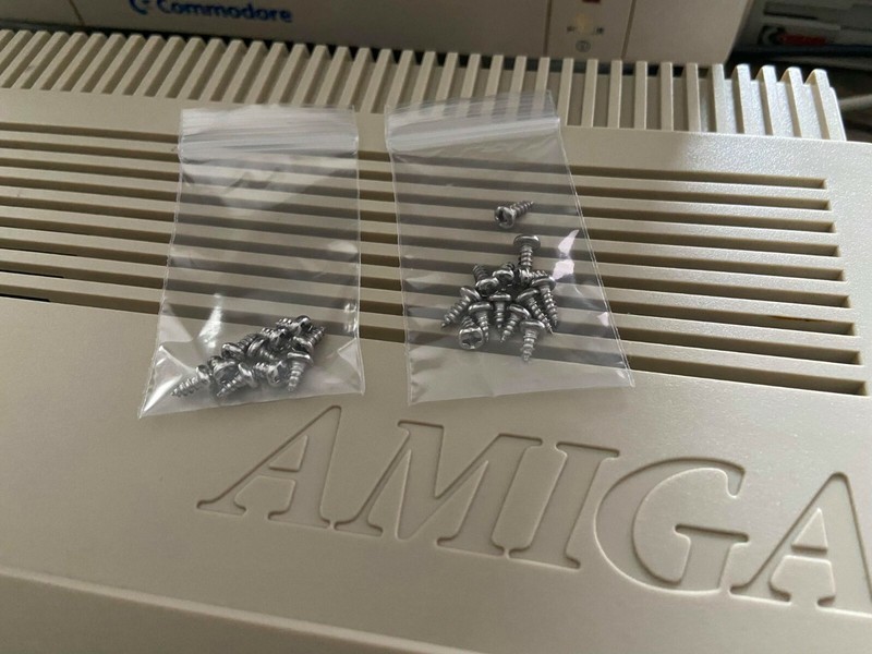 Amiga 1200 / 600 case screws (x10) - Commodore - Silver