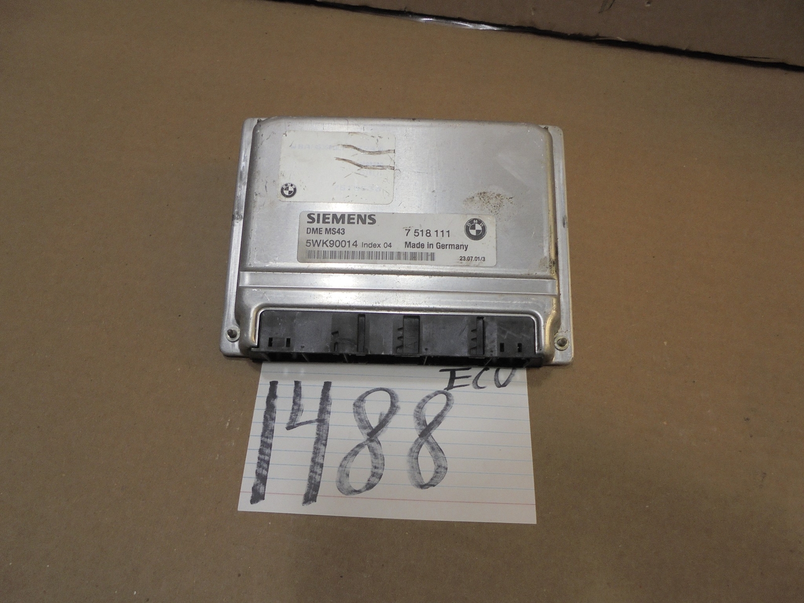 01 BMW 325 #1488 Engine Computer ECM ECU 7 51 8 1111