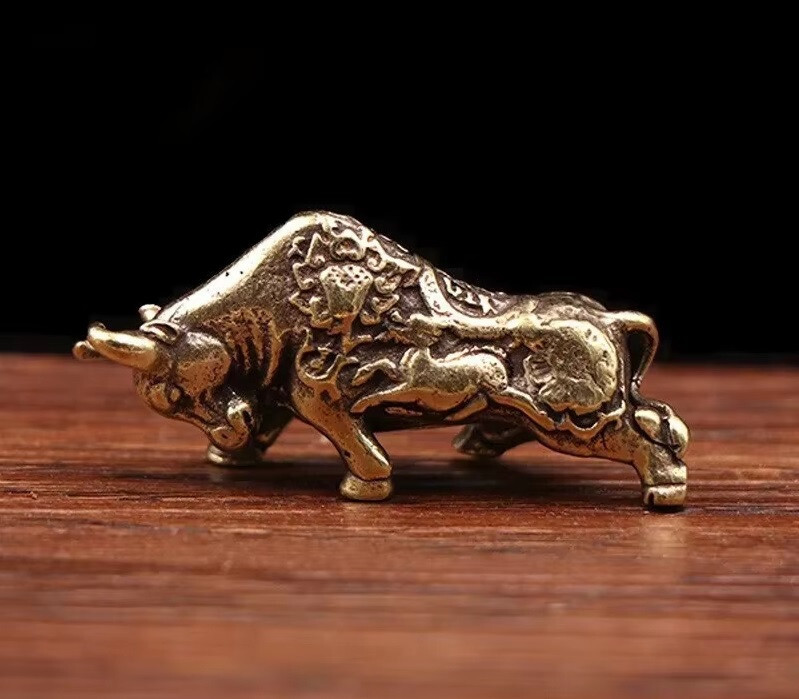 Brass Bull Ox Cow Key Pendant Figurine Small Animal Statue Office Decoration Toy