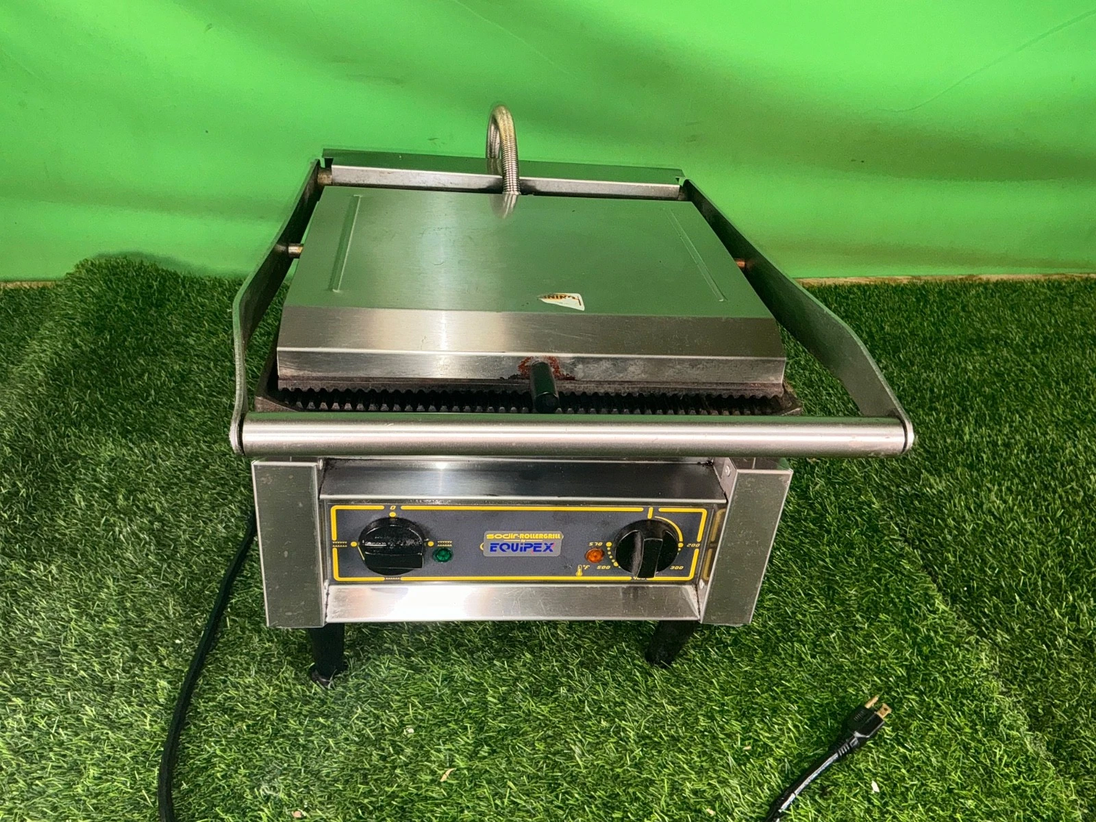 Equipex PANINI_GTB 16" Single Commercial Panini Press Grooved Cast Iron 2201
Opens in a new window o