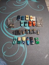 Lot of cars, parts and chassis - Vintage Aurora T-Jet. 23 pieces