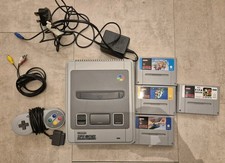 Super Nintendo Console Bundle - SNES - with 4 games and a controller