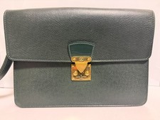 Louis Vuitton Taiga Green Clutch Bag Auth Japan - Lining Peeling/Powder