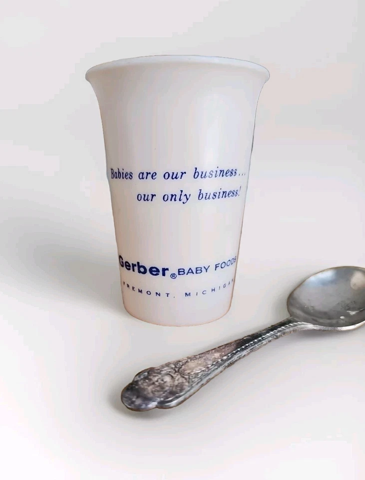 Cuchara bebé Gerber vintage y taza de plástico rosa con gráficos azules publicidad Foto 2 de 4