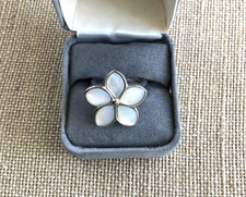 Gorgeous Vintage Flower Shaped Mother of Pearl Ring - Size 7 Inlay