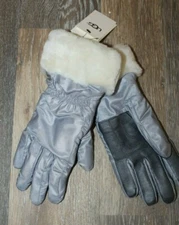 NWT UGG Women's Shearling Cuff Smart Tech Enabled Gloves Gray S/M