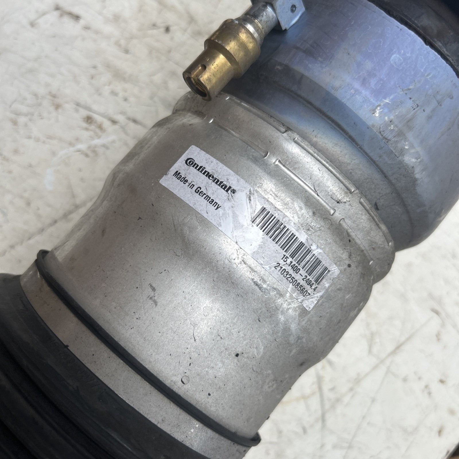 Rolls-Royce Ghost Front Right Air suspension strut P/N 37116892856