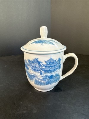 Vintage Guoguang Fine China Blue & White Porcelain Tea Mug w/Lid Scenic Pagoda