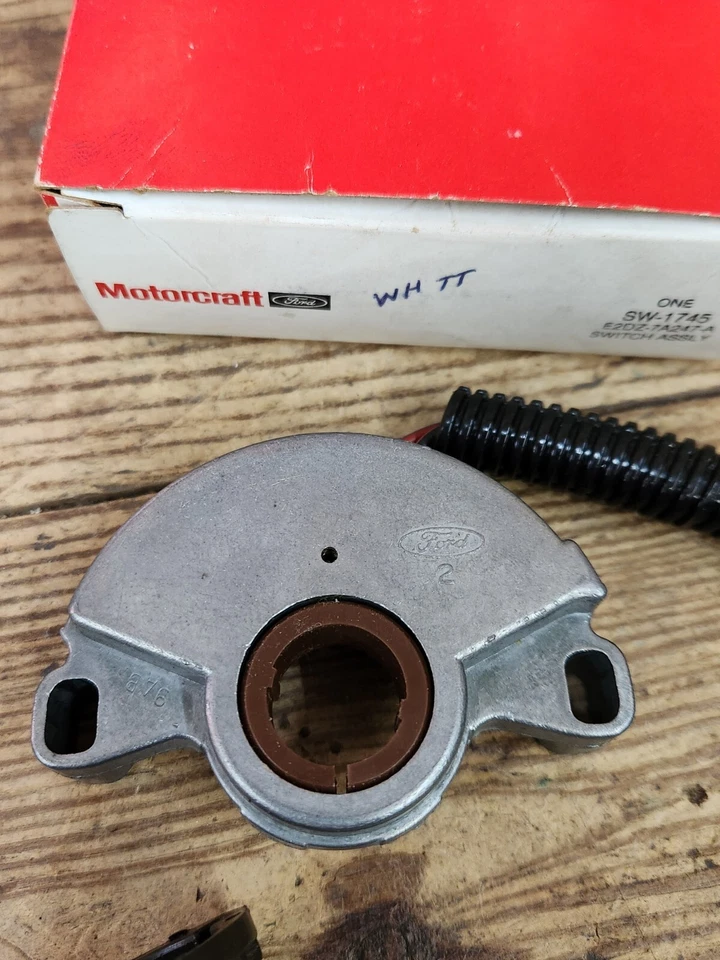 Nuevo de Lote Original 1979-1986 Ford Mustang C4 A/T SW-1745 INTERRUPTOR DE SEGURIDAD NEUTRO E2DZ-7A247-A Foto 3 de 4