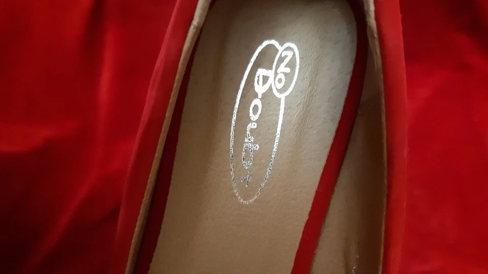 Lovely Red Velvet Style Shoes-Size 5 (38) -Never worn- New- odd material blemish - Image 3 of 4