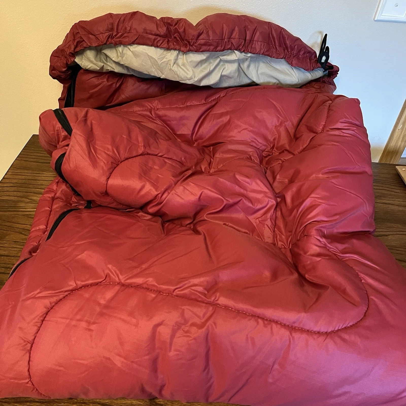 Cabelas Redhead Mummy Style Sleeping Bag Camping Outdoor Hiking Adult Red Cinch
