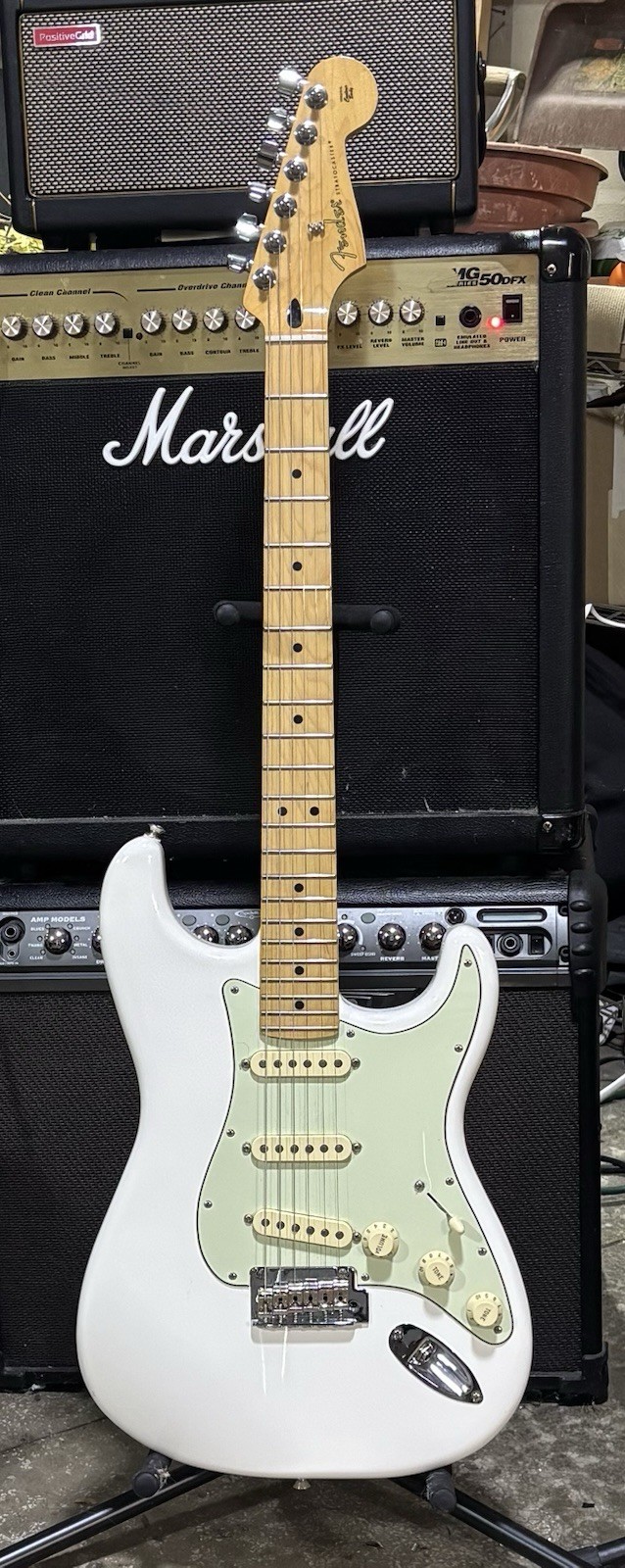 Fender Player Stratocaster HSS 6 String Maple Fingerboard Electric Guitar -...