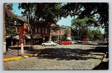 Postal de Nantucket Main Street 1970 Cobblestone Road Vintage Cars MA