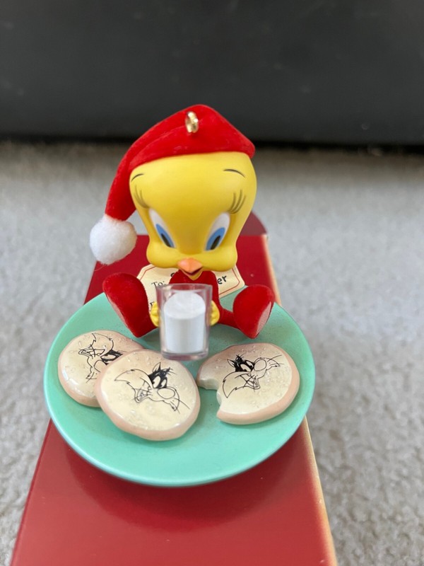 Hallmark Keepsake Christmas Eve Snack Tweety Looney Tunes Ornament 2004