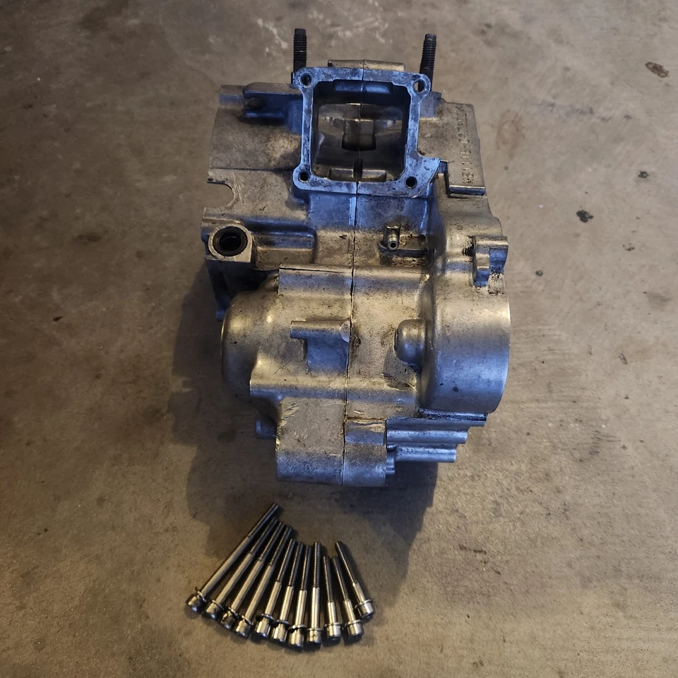 2002 - 2018 年雅马哈 YZ85 底部曲柄盒套装左右正品 — 第 4/4 张图片