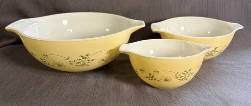 Vintage PYREX Yellow Shenandoah Cinderella Set of 3 Mixing Bowls 444 442 441 USA