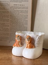 Adorable Vintage  baby shoes  planter - off white shoes - 4x5  