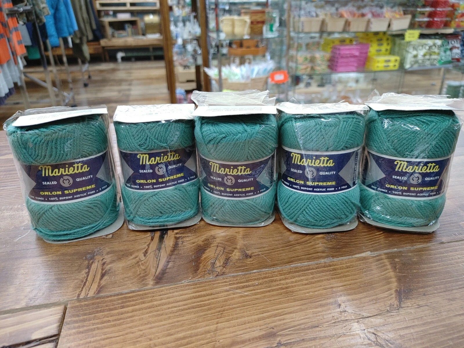 Écheveaux de fil suprême vintage Marietta Orlon   Couleur : vert ~ Lot de 5 !!!