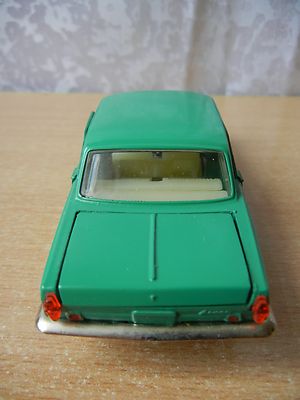 Miniature GAZ Volga 24-02 Vert Foncé – échelle 1/43 – Russie, Occasion
