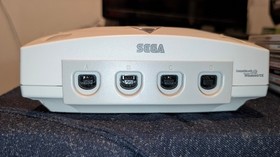SEGA DREAMCAST CONSOLE WITH 2 GAMES