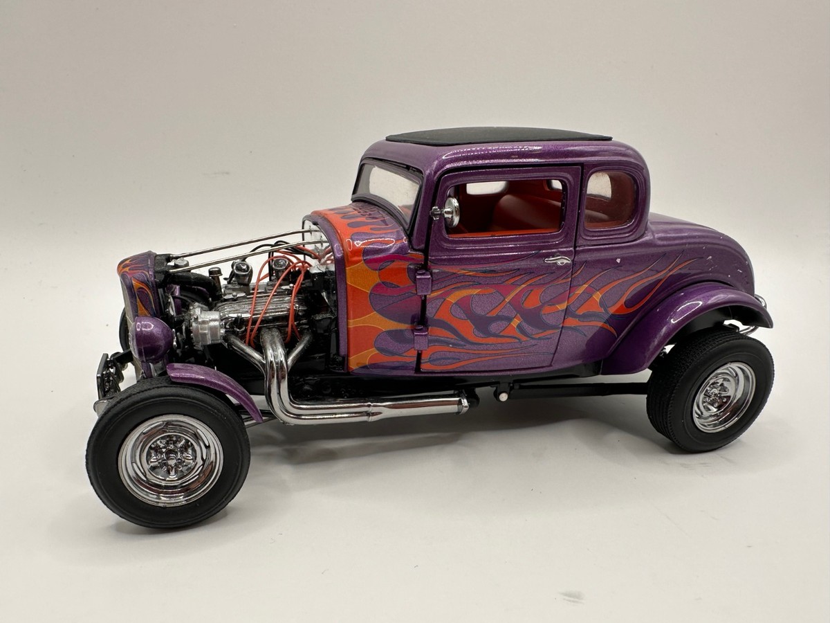 Franklin Mint 1/24 Scale Diecast 1932 Ford Deuce Coupe Purple With