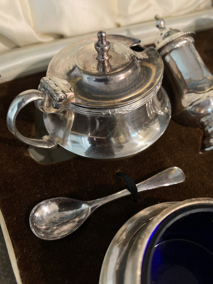 コレクション Mappin & Webb Silver Condiment Set Mappin & Webb Silver Plated Condiment Set with a Cast Chick