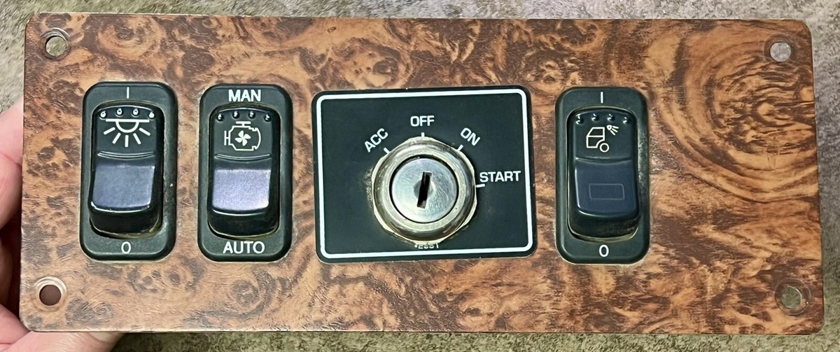 Peterbilt Switch and Ignition Panel (No K ey) 16-07418