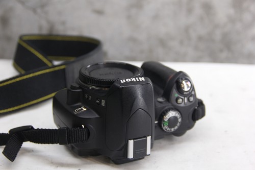 Nikon D40 6MP APS-C DSLR, Camera Body Only, Fully Tested - Cosmetic Grade: B- - Picture 6 of 7